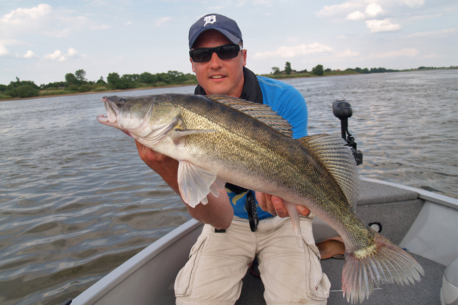 Angelguide Stephan Kadner pr&auml;sentiert Zander.